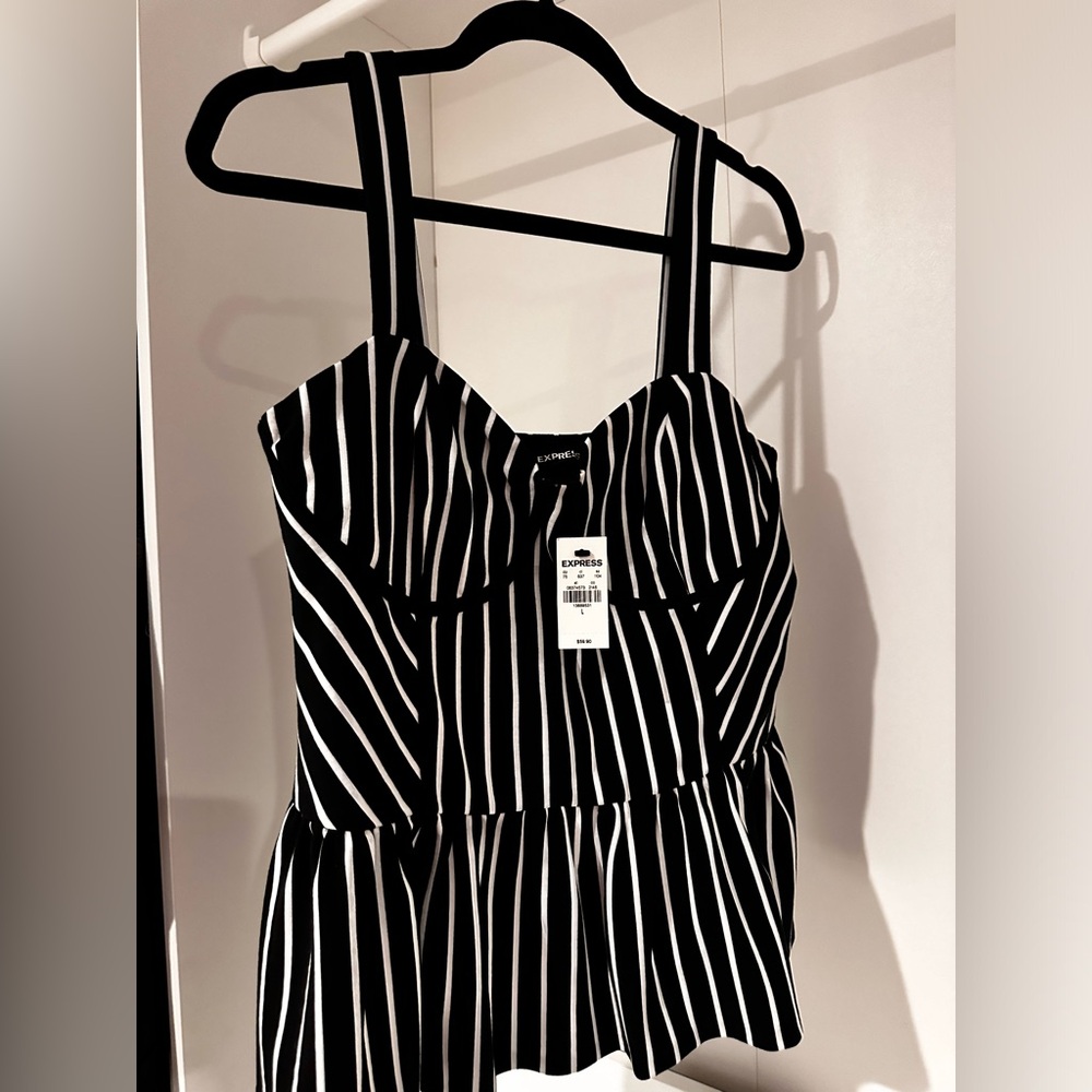 Adorable flirty striped top 🥰